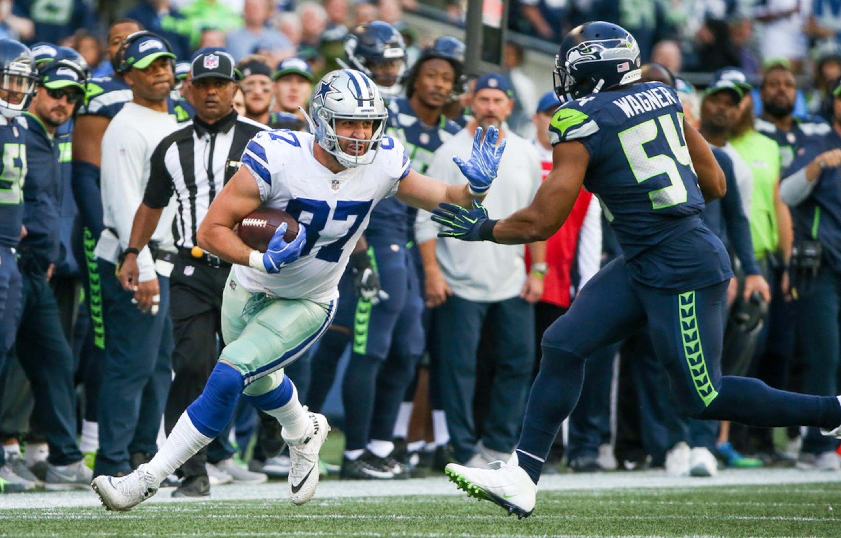 Bobby Wagner leads the entire NFL in run stops of two or fewer