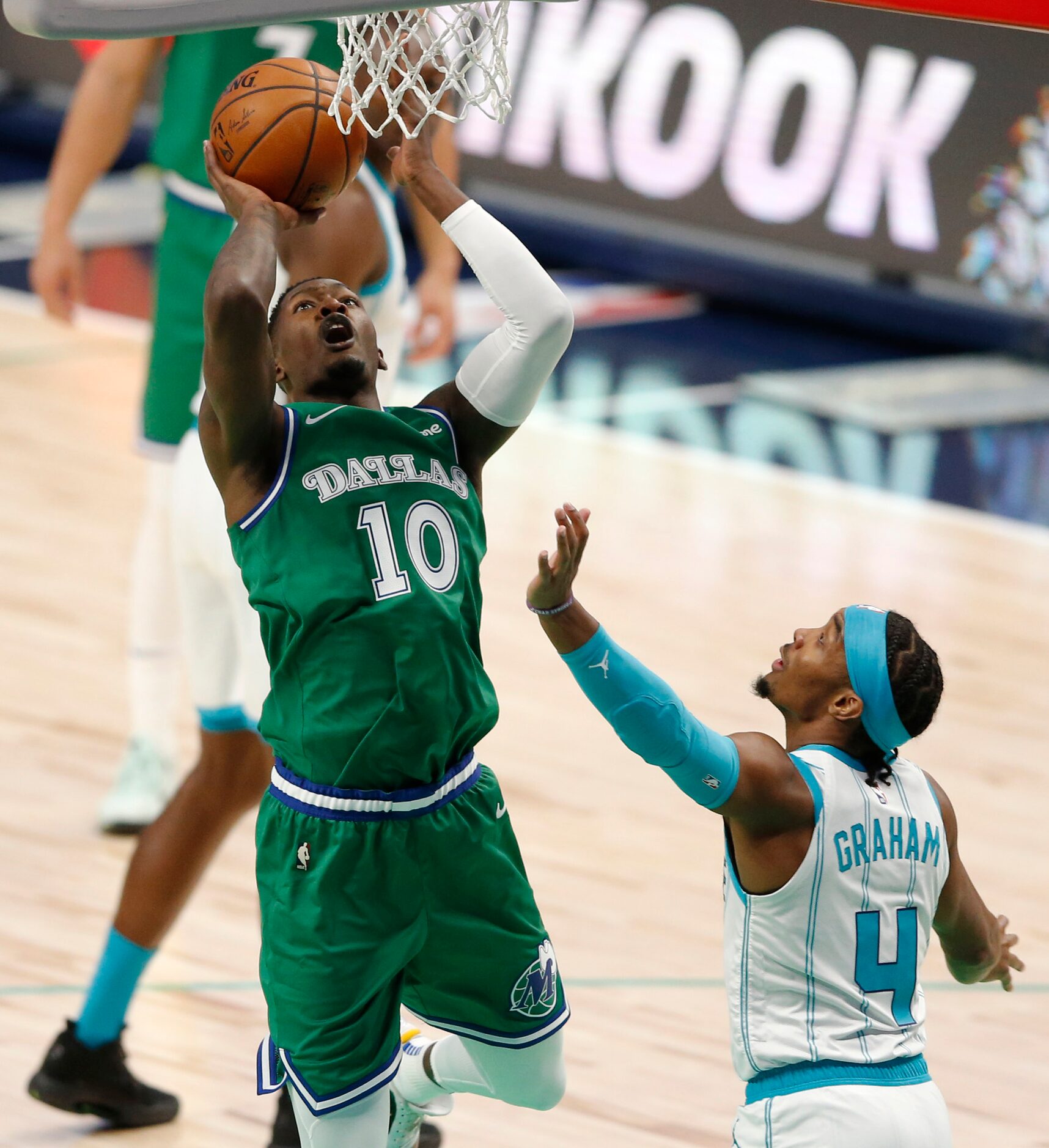 Dallas Mavericks forward Dorian Finney-Smith (10) shoots over Charlotte Hornets guard...