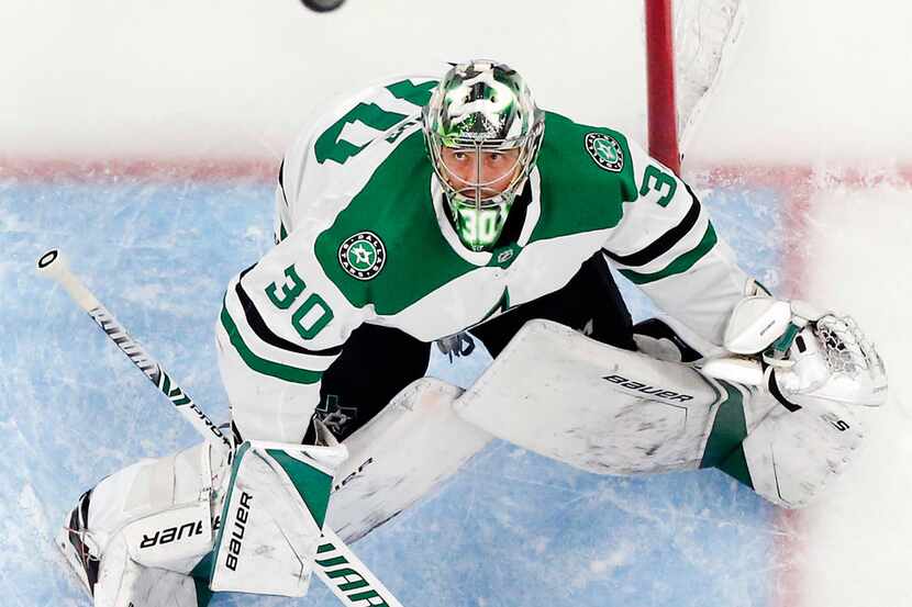  Dallas Stars goaltender Ben Bishop (30) eyes the puck during a game against the St. Louis...