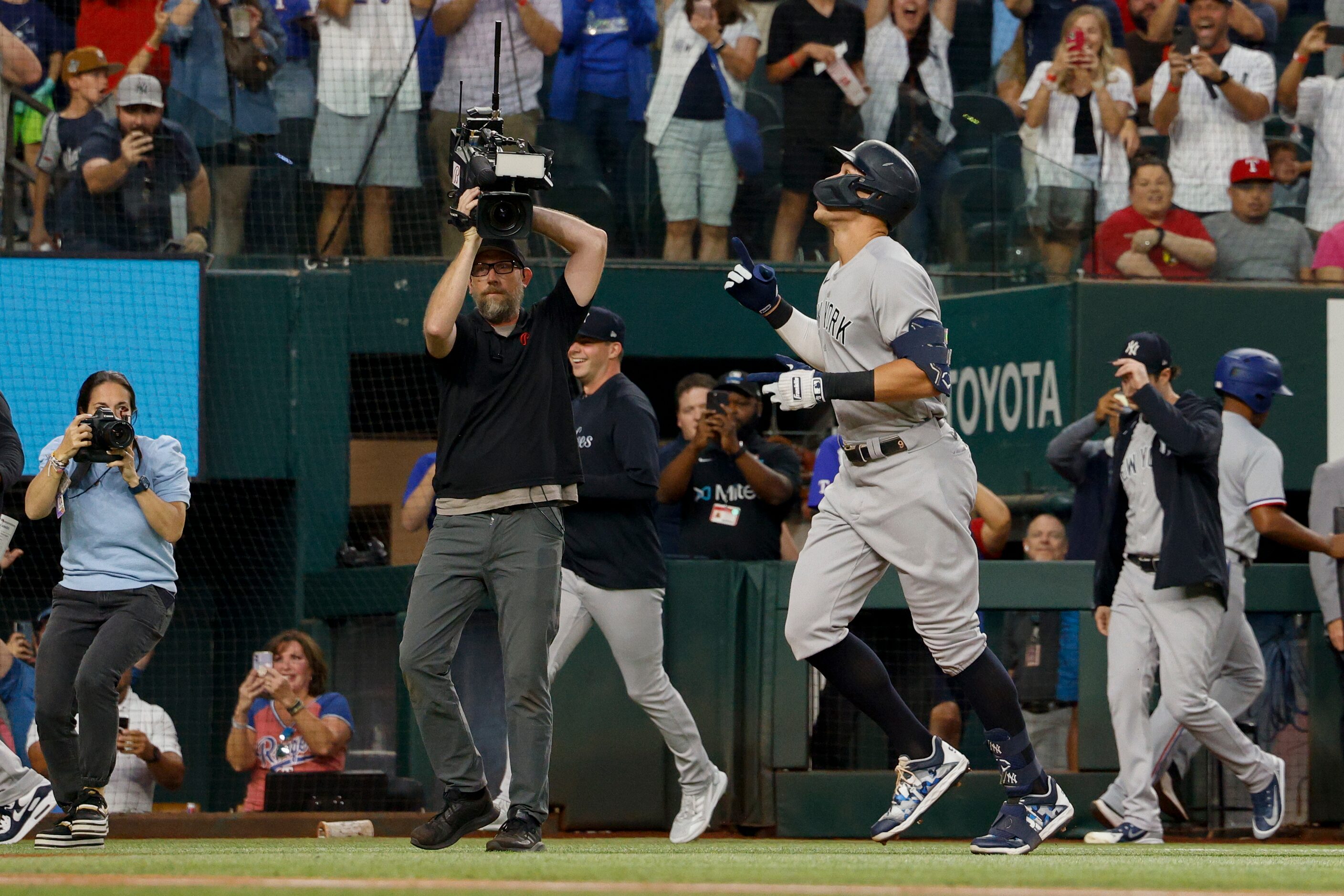 New York Yankees right fielder Aaron Judge (99) points the sky as he heads towards home...