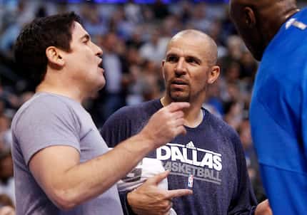 Dallas owner Mark Cuban talks with Jason Kidd (center) and Lamar Odom (right) during the...