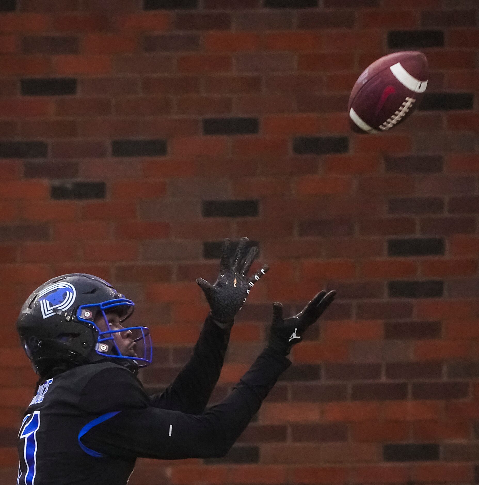 SMU wide receiver Rashee Rice (11) catches a pass during the first half of an NCAA football...