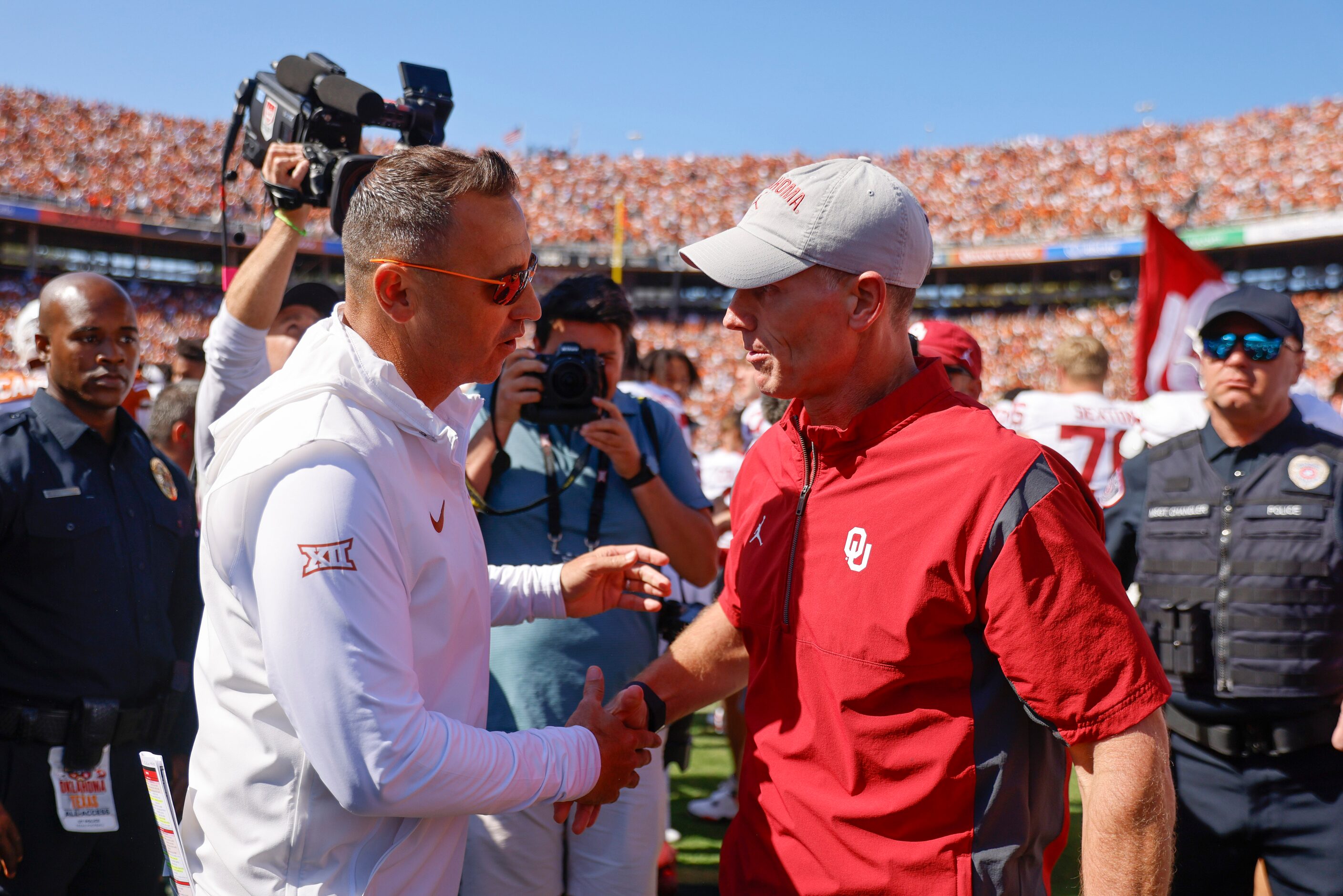 Texas head coach Steve Sarkisian (left) congratulates Oklahoma coach Brent Venables after...