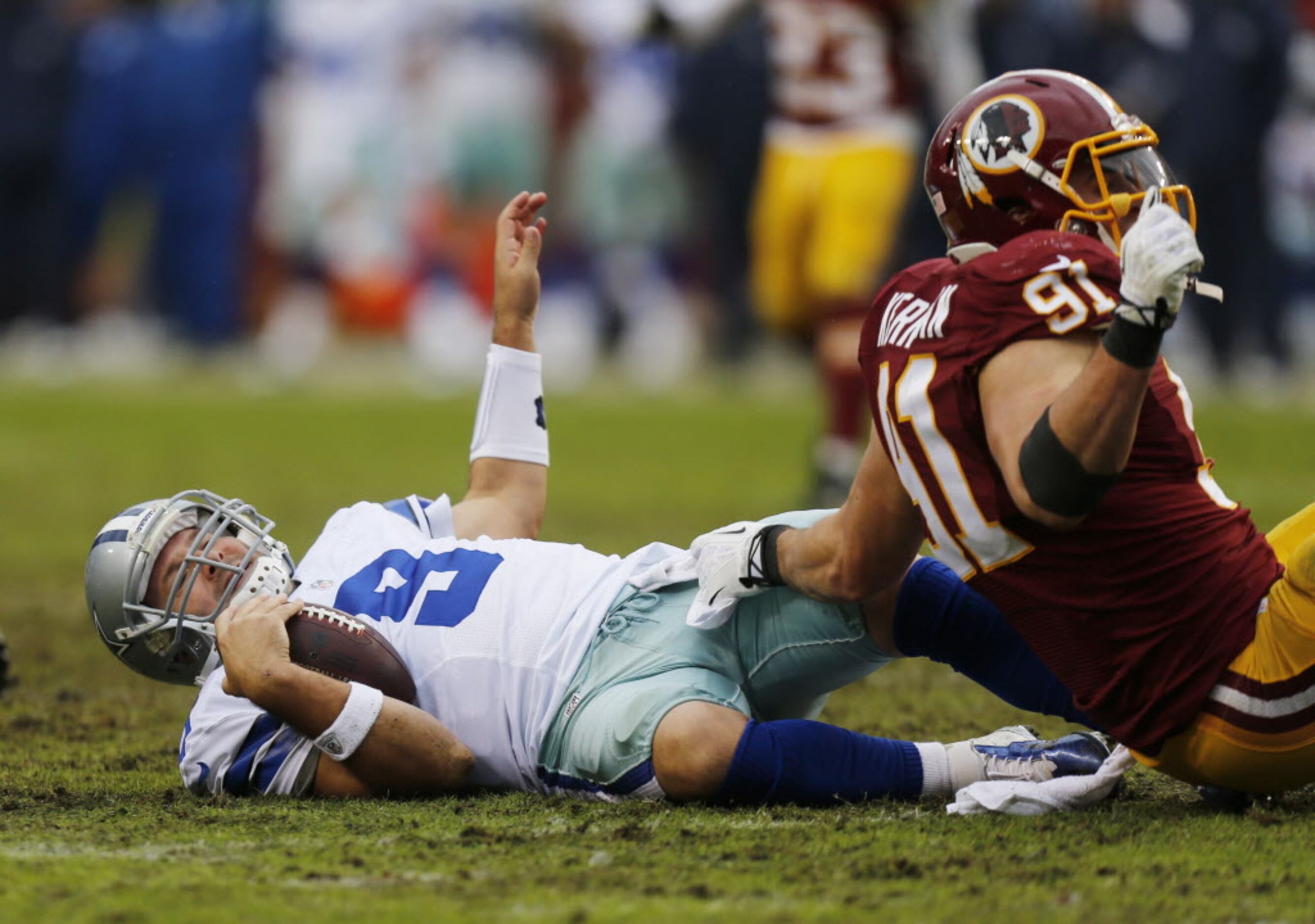 Recap: Cowboys play it safe in loss to Eagles; Romo scores lone TD