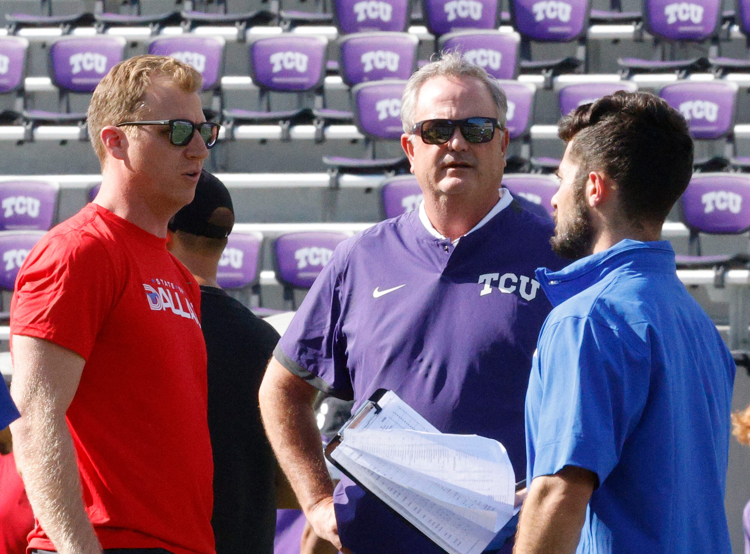 Southern Methodist Mustangs head coach Rhett Lashlee, left,, talks with TCU Horned Frogs...