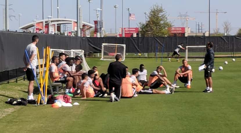 Halftime talk from coach Pareja during an inter-squad scrimmage. (3-31-18)