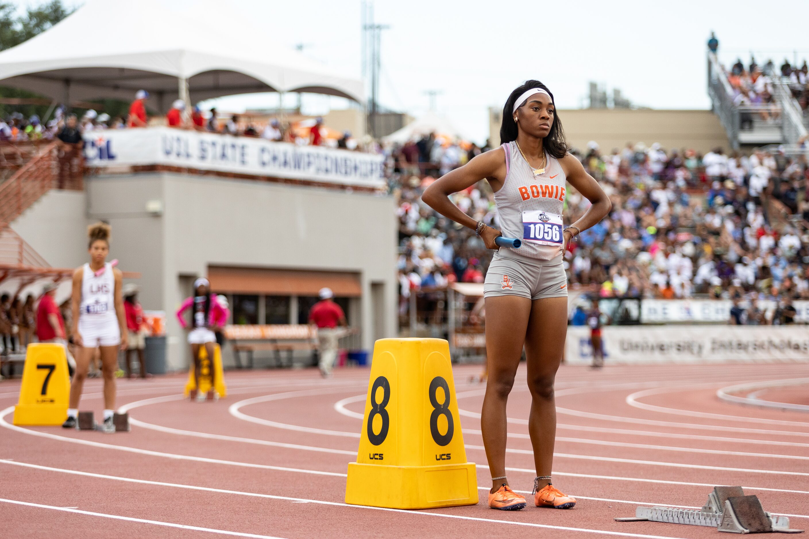 Janet Nkwoparah of Arlington Bowie prepares to race in the girls’ 4x200-meter relay at the...