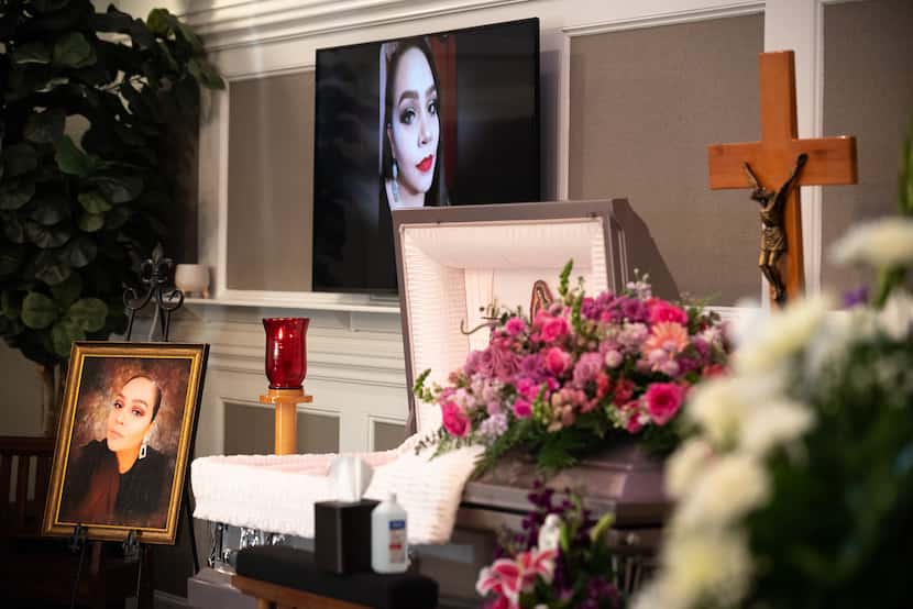 Imágenes de Alma Lucía Hernández Méndez circularon durante su funeral el jueves 23 de junio...