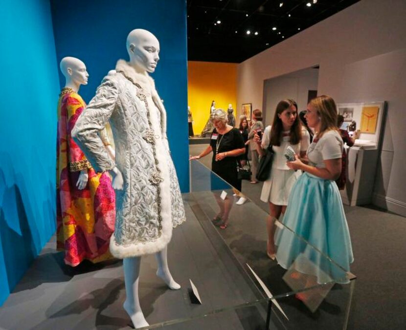 
Haley Schultheis (center) and Kelle Knight (right) got a look at some of Oscar de la...