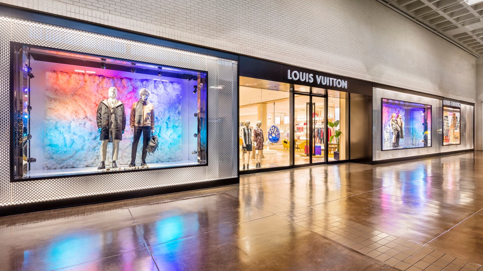 HOW TO GET FREE STUFF AT LOUIS VUITTON (and other luxury stores) 