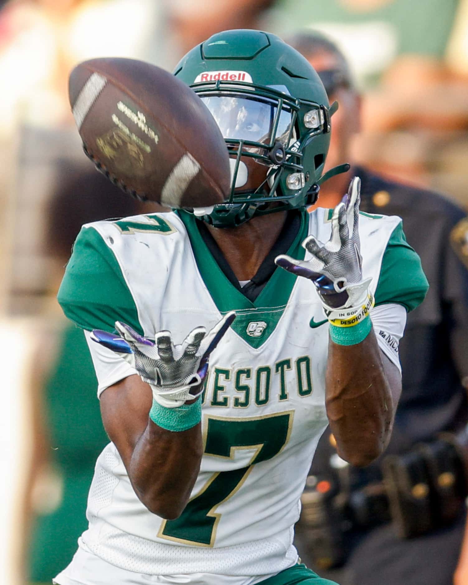DeSoto wide receiver Antonio Pride Jr. (7) catches a pas for a touchdown during the first...