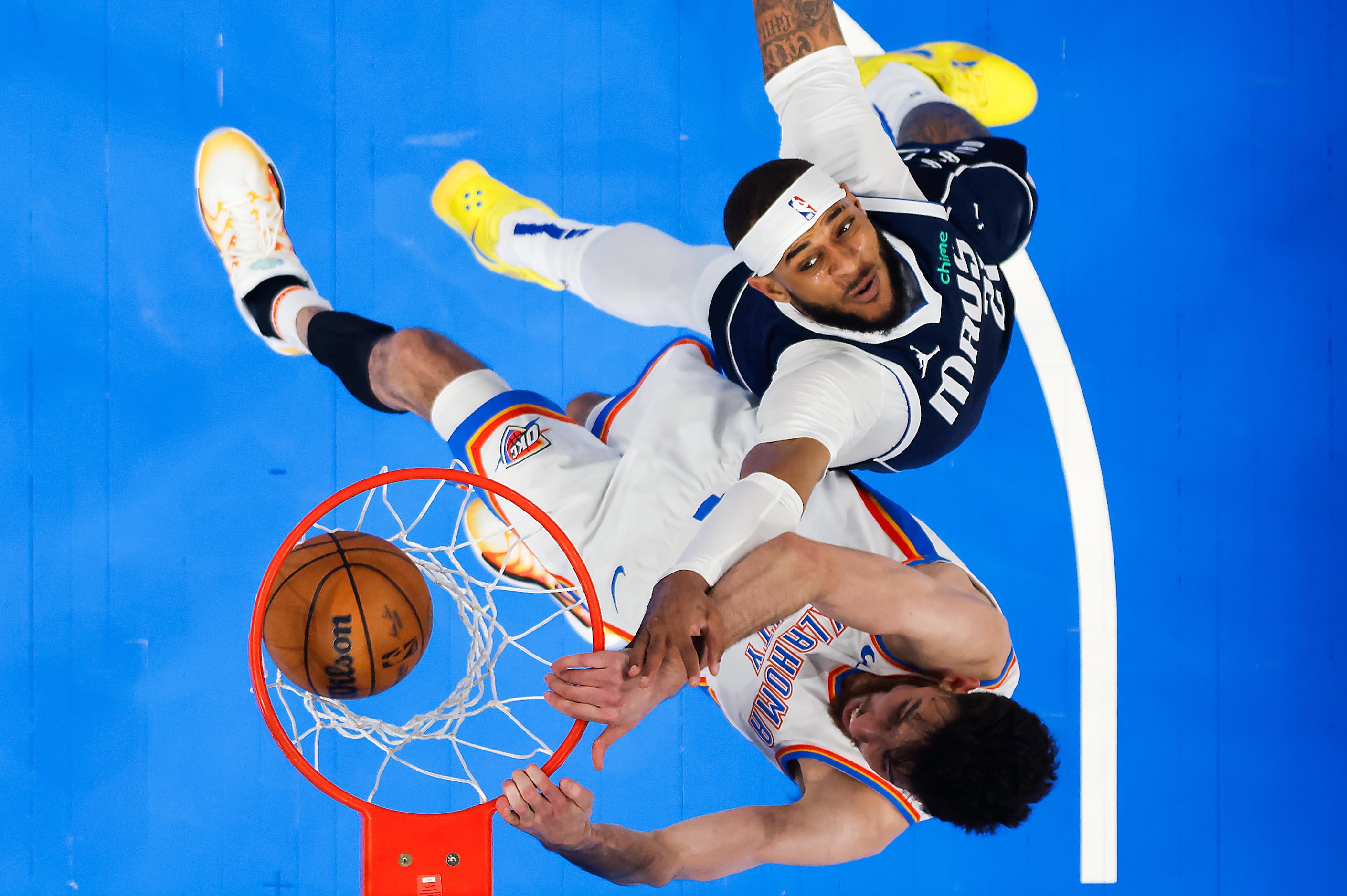 Oklahoma City Thunder forward Chet Holmgren (7) dunks the ball past Dallas Mavericks center...