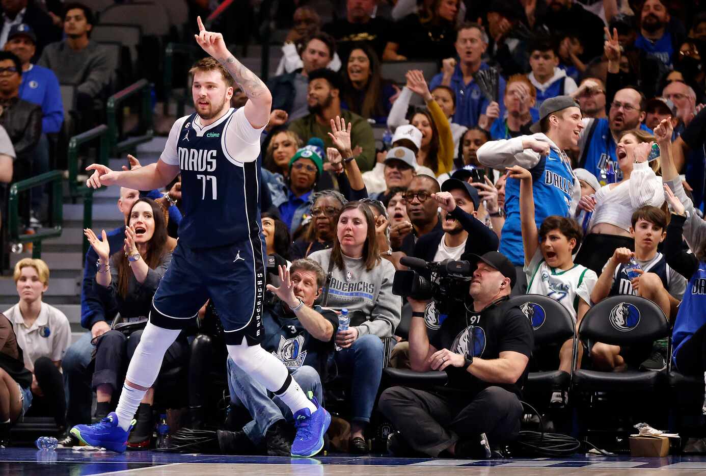 Dallas Mavericks guard Luka Doncic (77) raises his finger after a made layup against the...