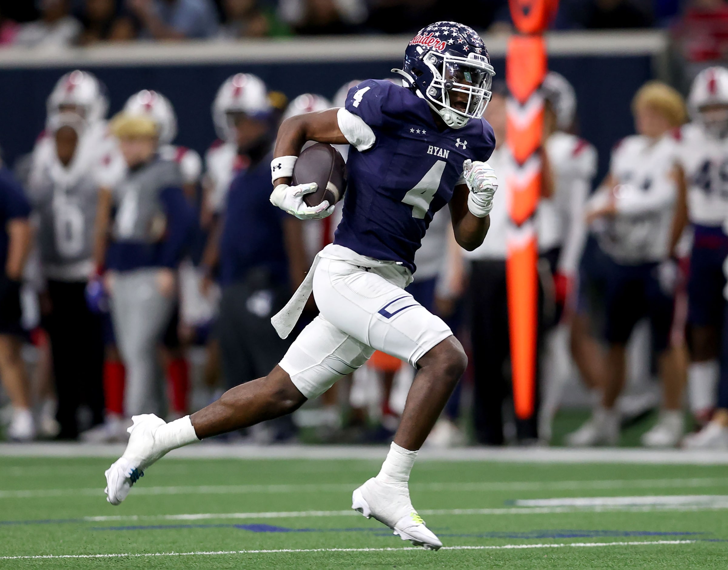 Denton Ryan running back Tre'Vaughn Reynolds goes 41 yard for a touchdown run against...