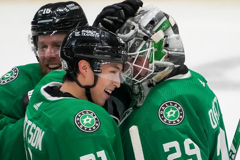 All-Star Robertson scores two goals, Stars top Panthers 5-1