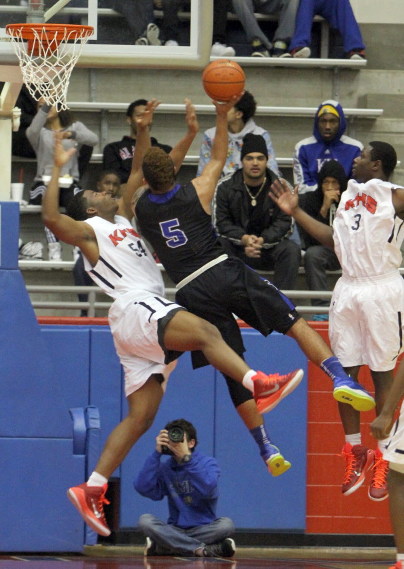 Mansfield Summit forward Keilyn Nance (5) drives hard to the basket as he is defended by...