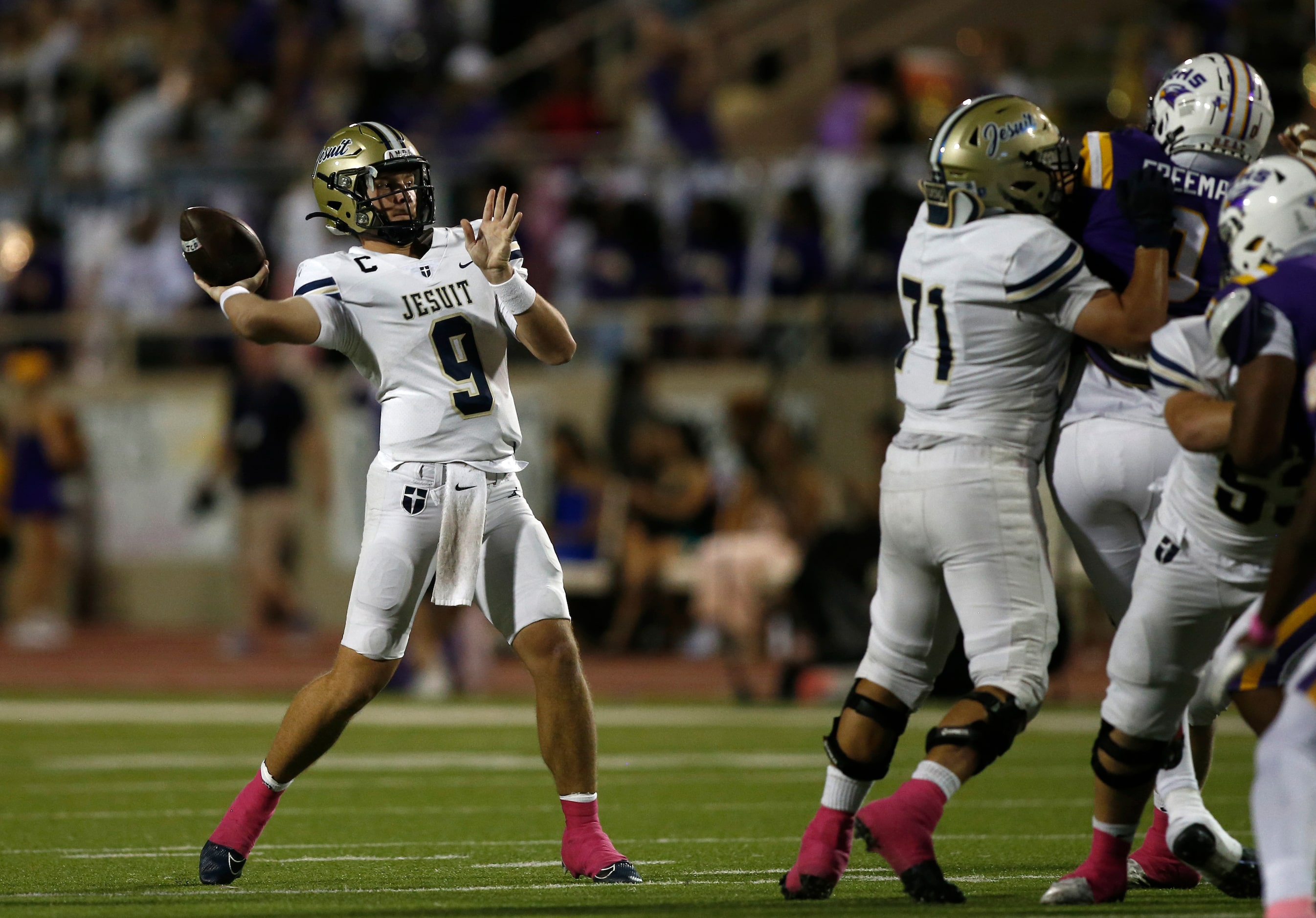 Jesuit quarterback Charlie Peters (9) passes as offensive lineman Liam Murray (71) blocks...