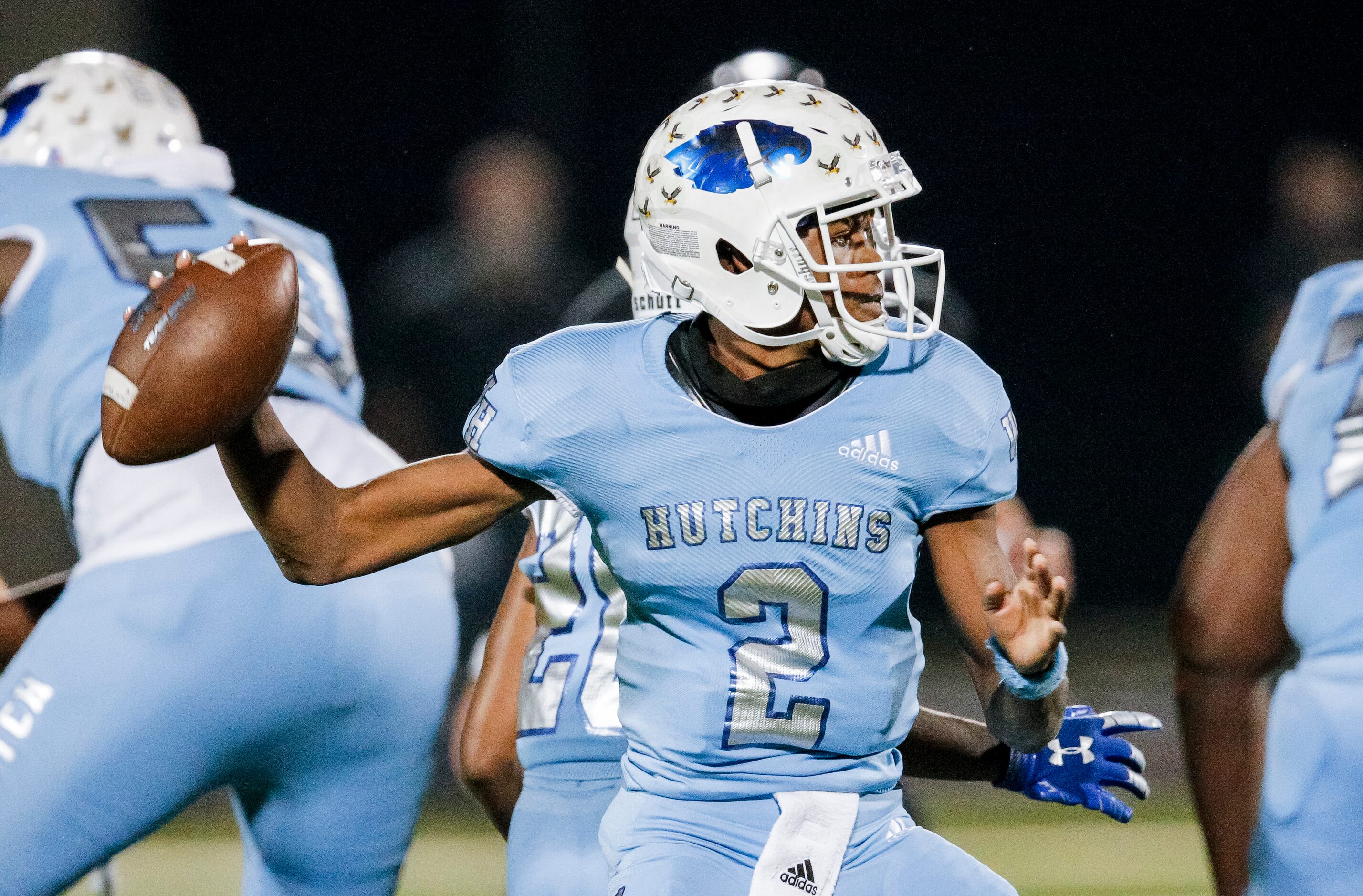 Wilmer-Hutchins senior quarterback Andre Henderson (2) throws during the first half of a...