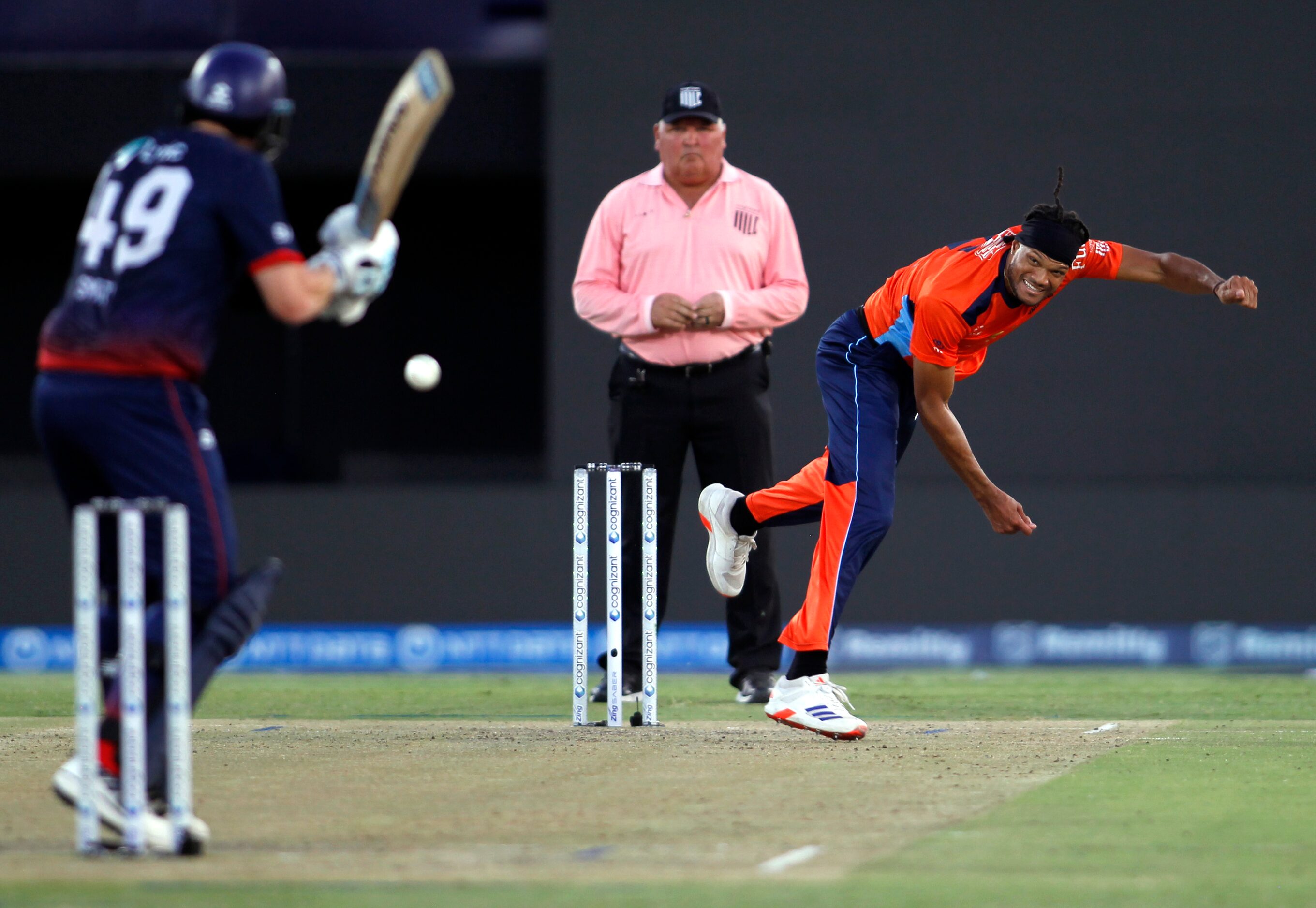 San Francisco Unicorns bowler Juanoy Drysdale (5), right, delivers the ball to Washington...