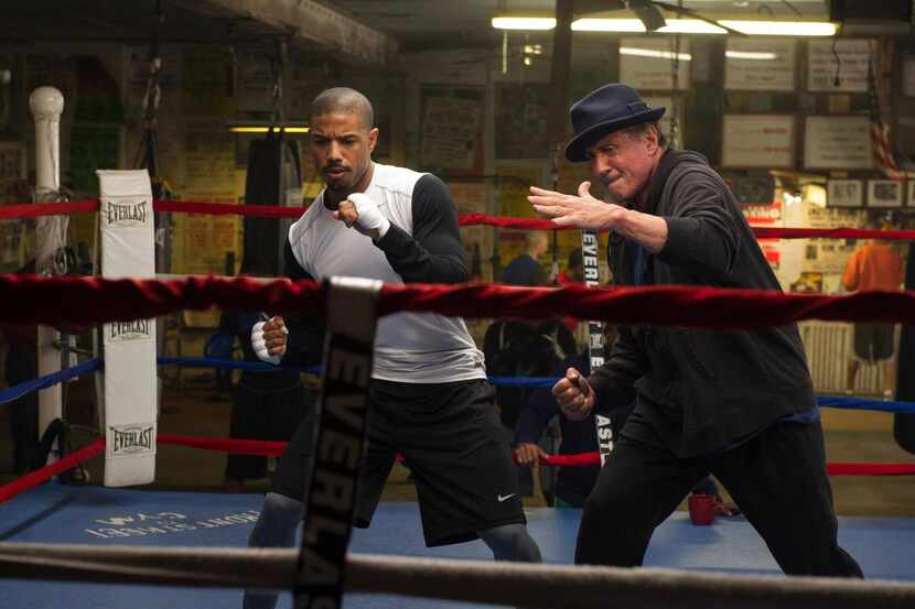 Michael B. Jordan es Adonis Johnson, a la izquierda, y Sylvester Stallone regresa como Rocky...