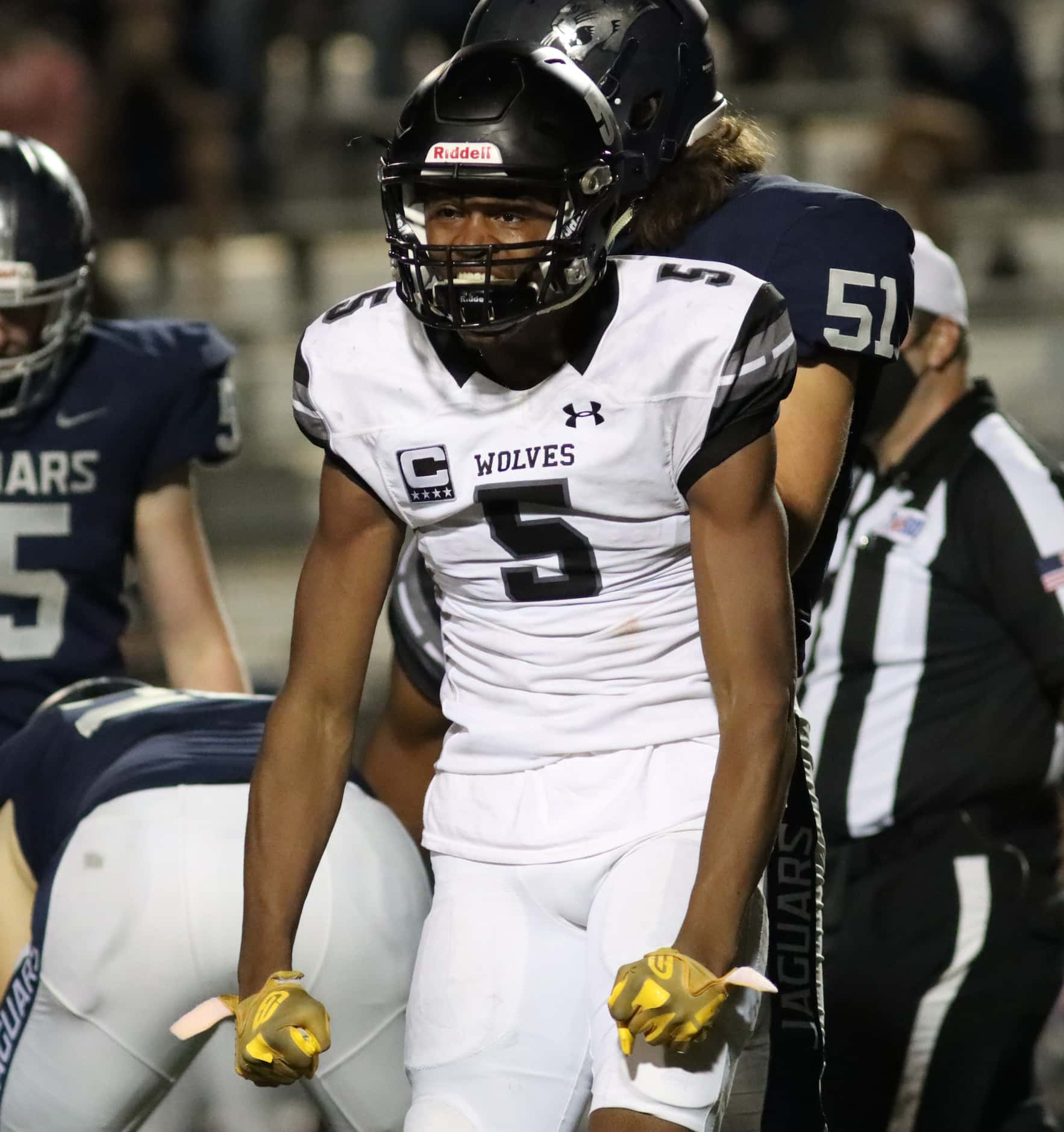 Mansfield Timberview defensive end Raam Stevenson (5) flexes after a sack during the second...