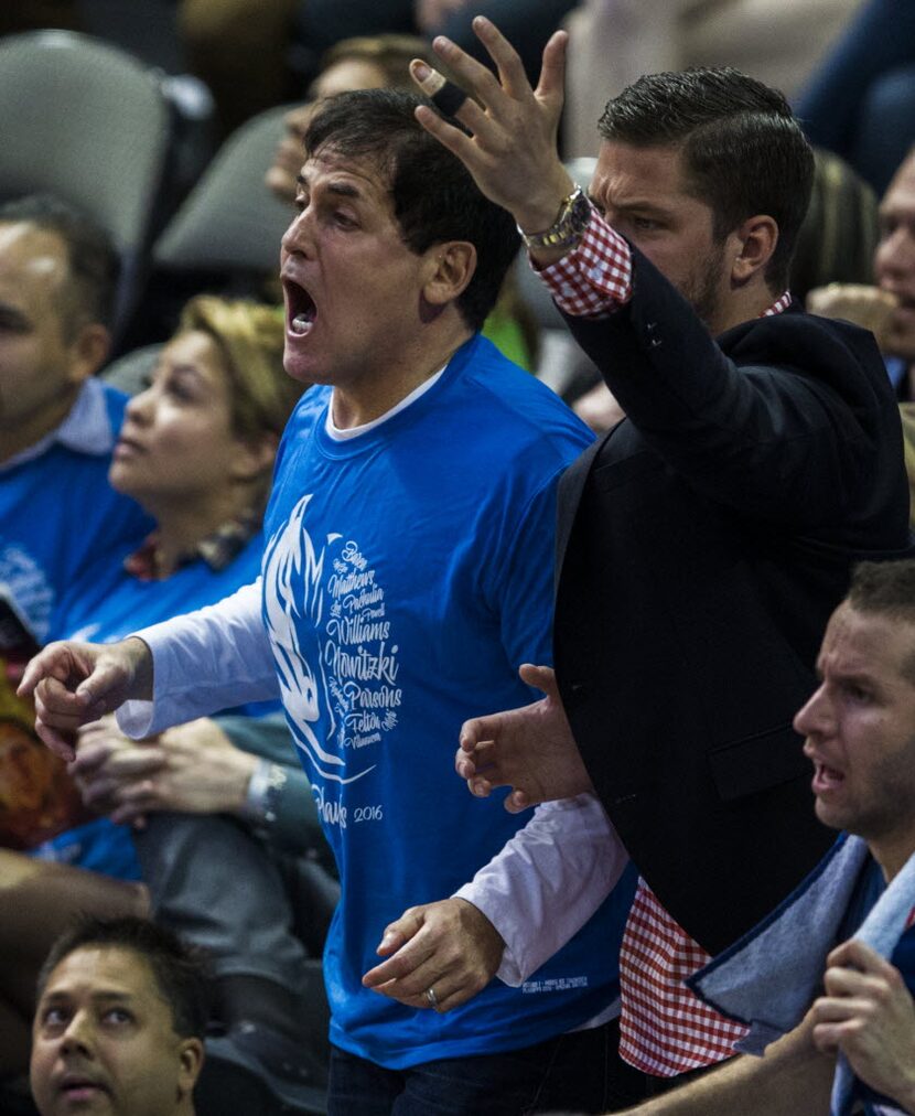 Dallas Mavericks owner Mark Cuban and former Mavs forward Chandler Parsons react to a call...