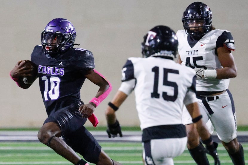 Crowley High’s Caleb Wiliams (10) runs with the ball past Trinity high’s Kaden Donaldson...