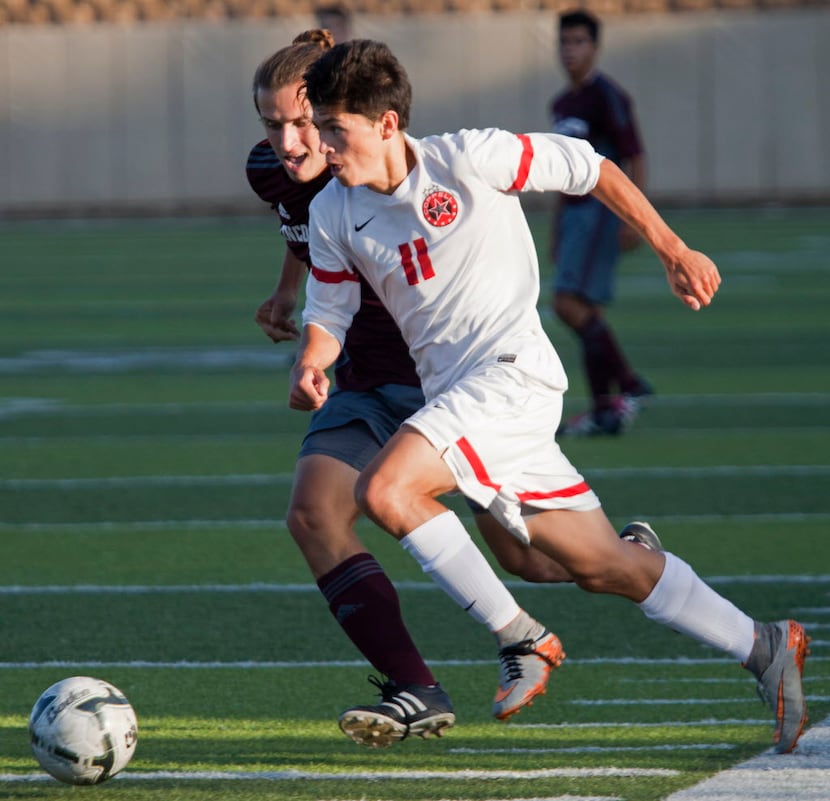 Coppell player Nick Taylor (11) works to keep ahead of Katy Cinco Ranch player Michael...