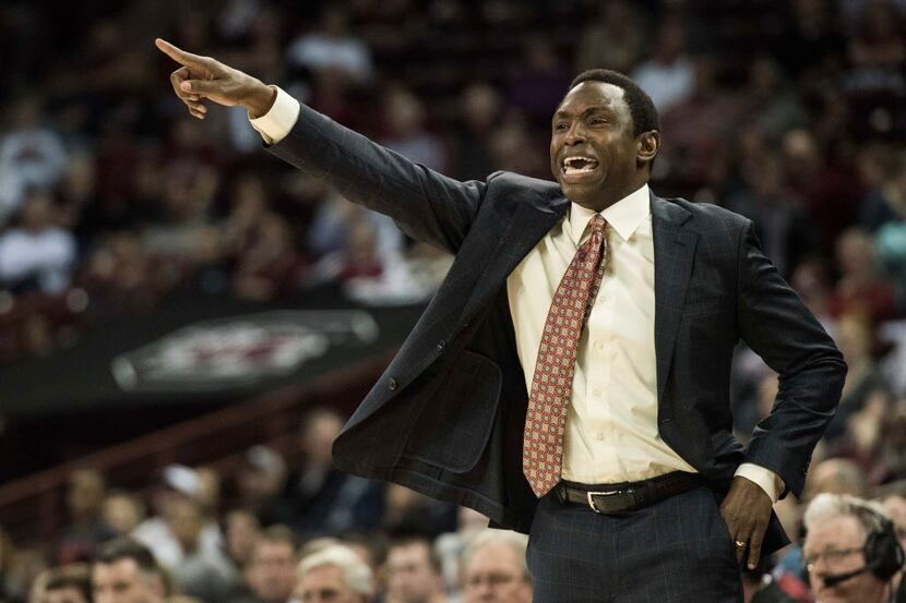 Alabama coach Avery Johnson gestures to players during the first half of the team's NCAA...