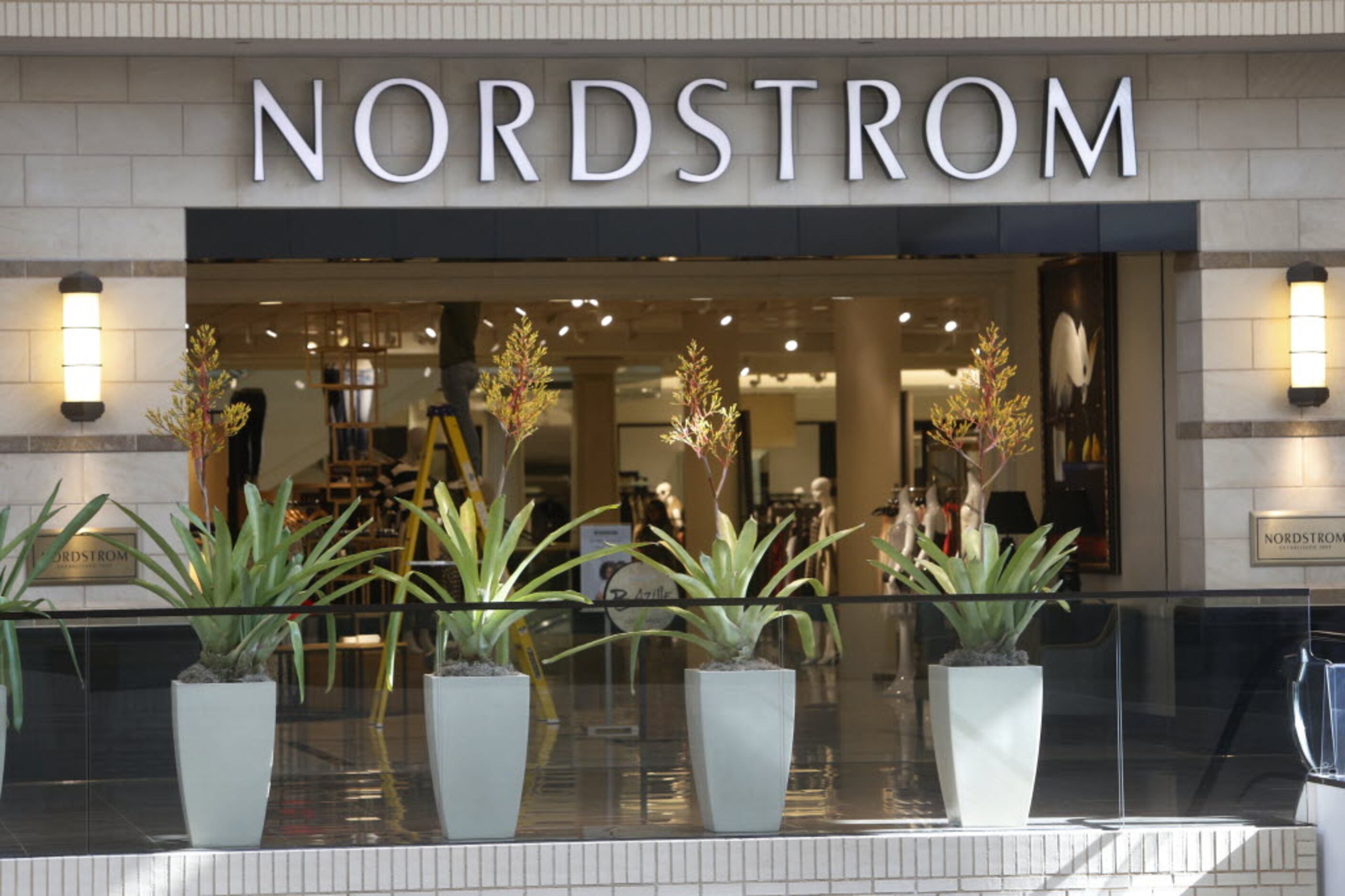 Report: Nordstrom family close to deal with private equity firm to