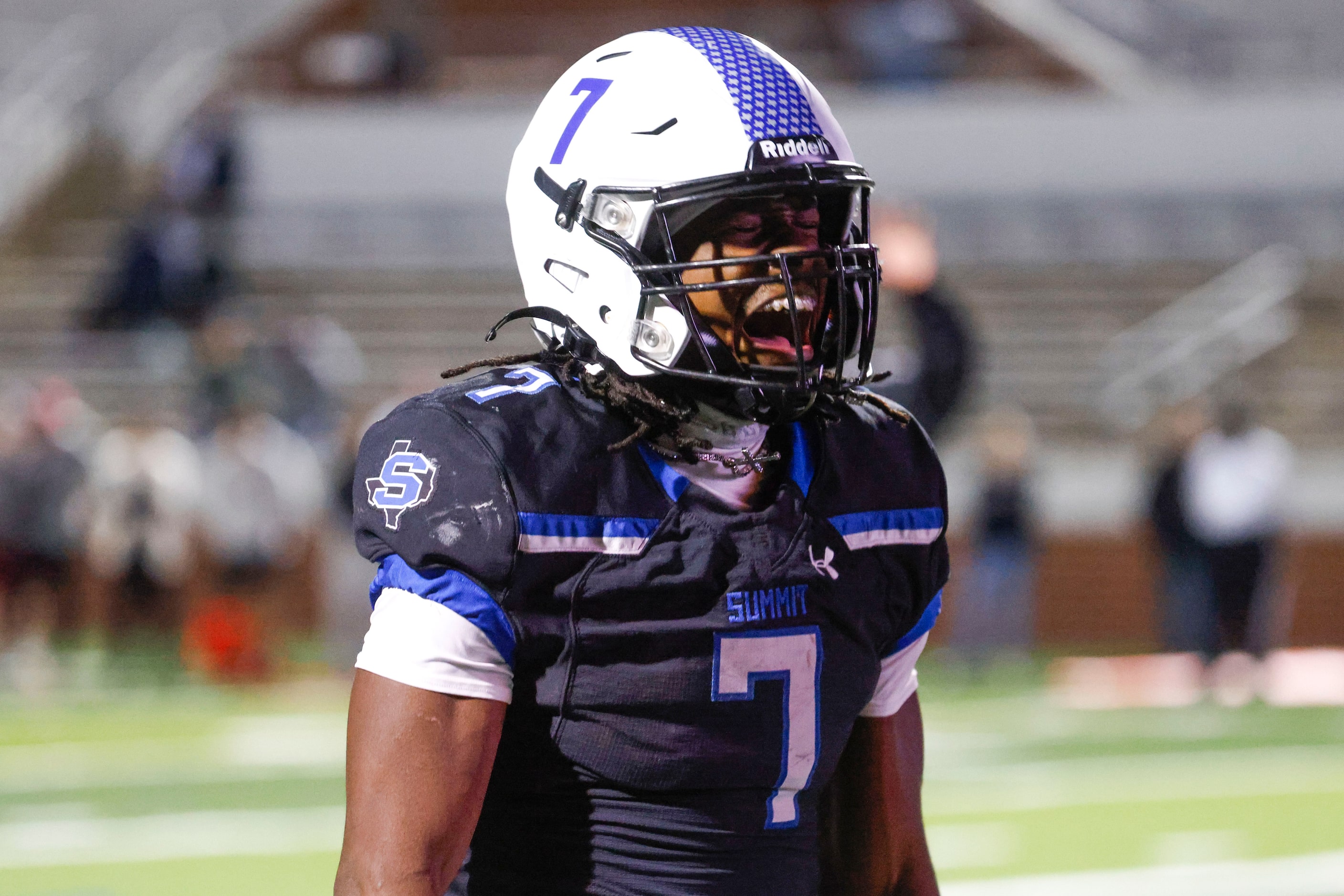 Mansfield Summit High’s Amare Burgess celebrates a touchdown against Ennis High School...