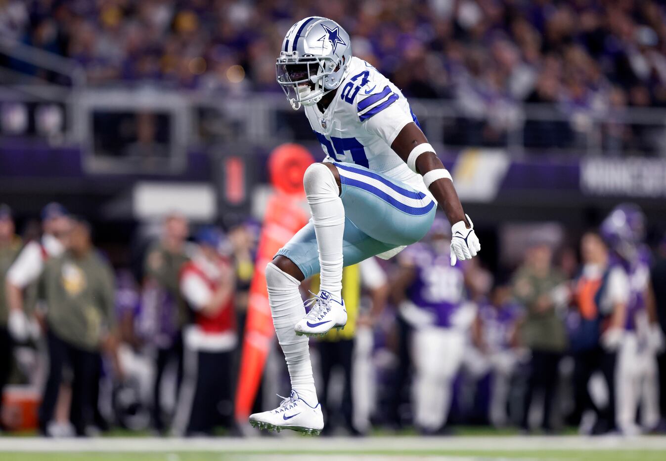 Cowboys crush Vikings' 7-game win streak with 40-3 romp