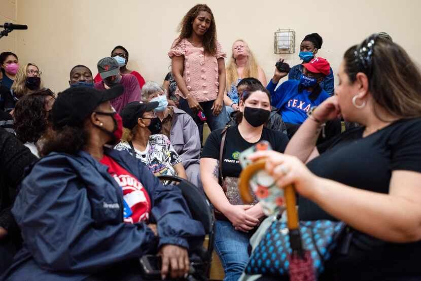 Antwainese Square, 39, (center) said she was the woman who found the body of 4-year-old Cash...