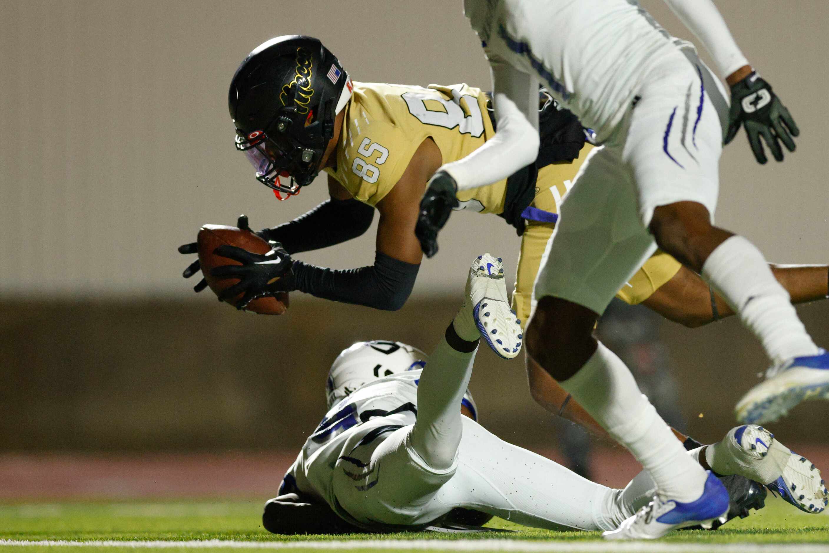 South Oak Cliff wide receiver Joshua Manley (85) dives for a touchdown over Seagoville...