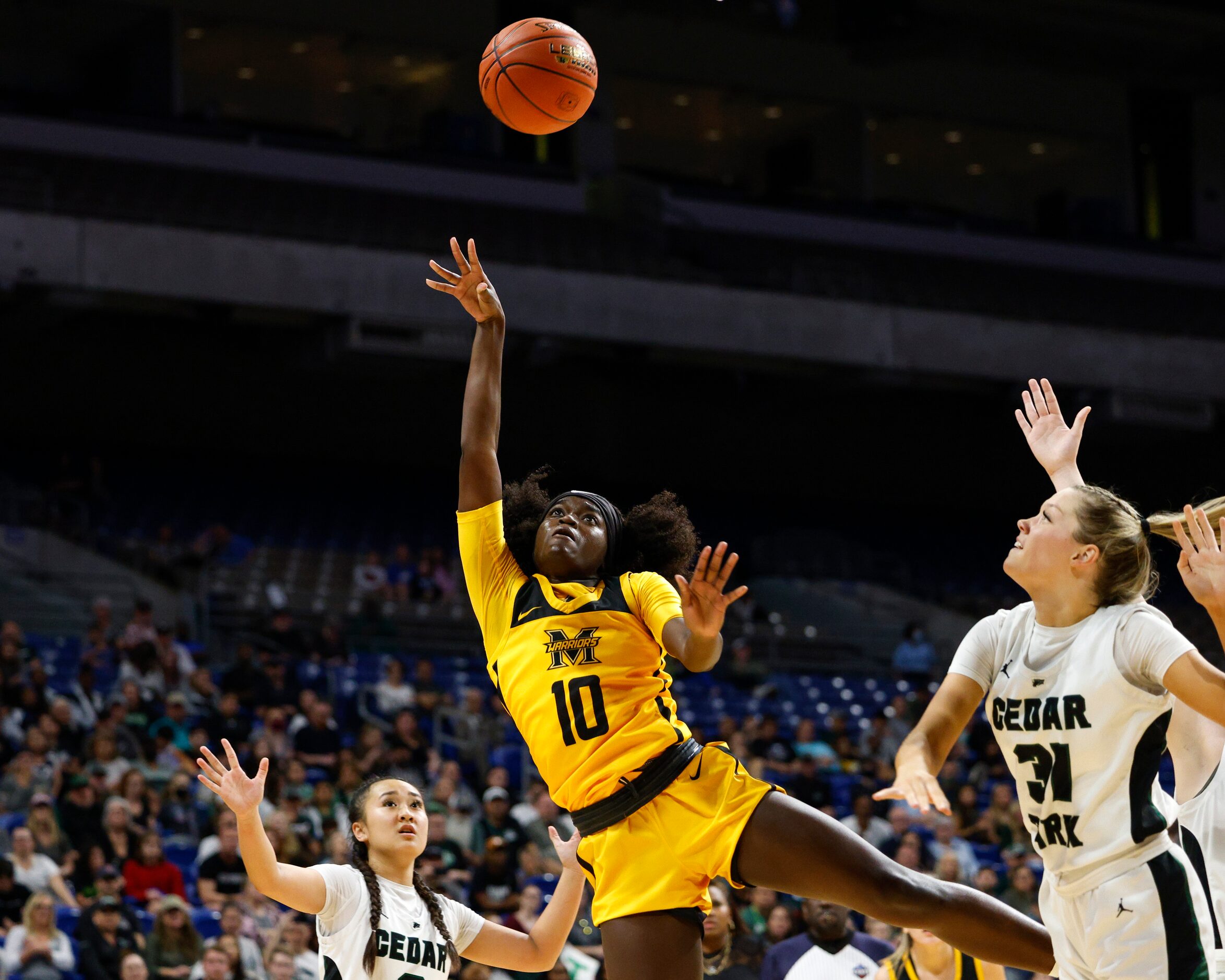 Frisco Memorial guard Jasmyn Lott (10) floats a shot attempt during the third quarter of the...