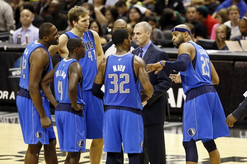 Dec 23, 2012; San Antonio, TX, USA; Dallas Mavericks head coach Rick Carlisle (center) talks...