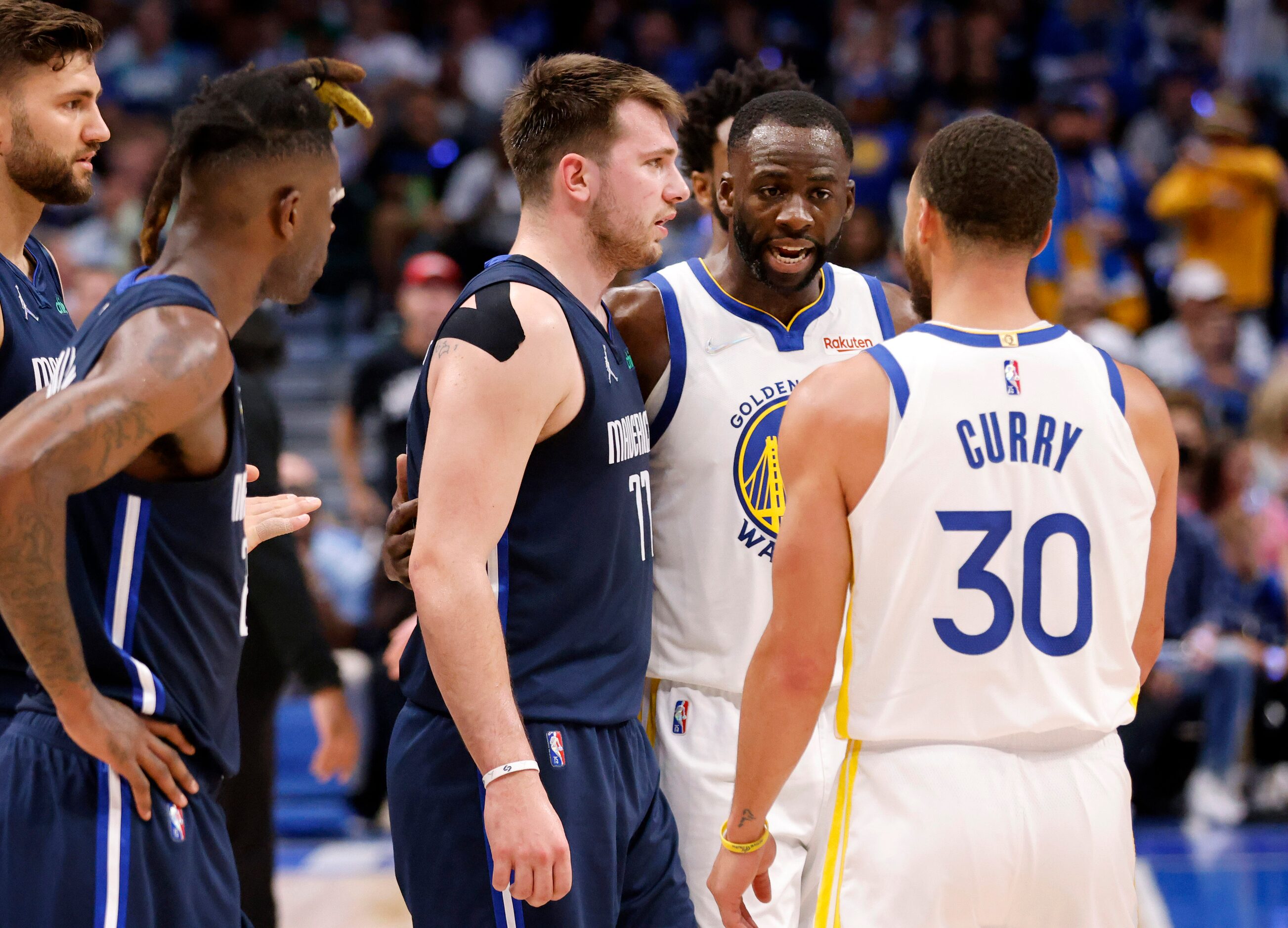 Golden State Warriors forward Draymond Green (23) and guard Stephen Curry (30) work things...