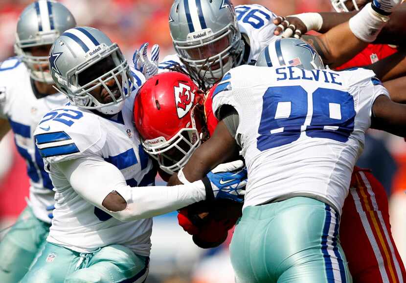 Dallas Cowboys outside linebacker Justin Durant (52), Dallas Cowboys defensive tackle Nick...