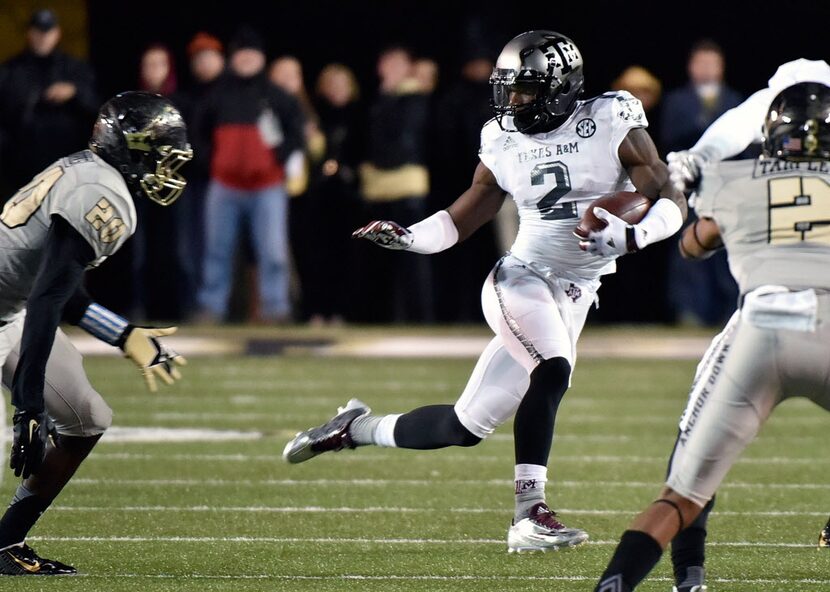 NASHVILLE, TN - NOVEMBER 21:  Speedy Noil #2 of the Texas A&M Aggies is pursued by Josh...