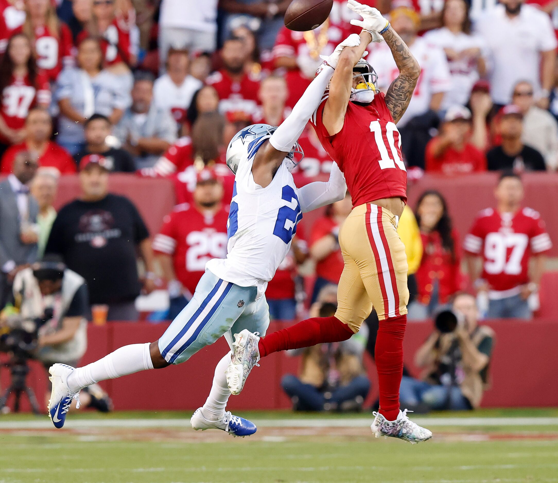 Dallas Cowboys cornerback DaRon Bland (26) assists in an incomplete pass attempt to San...