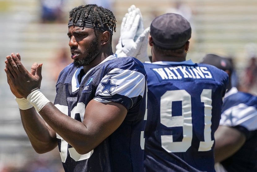 Dallas Cowboys defensive end Tarell Basham (93) and defensive end Carlos Watkins (91) signal...