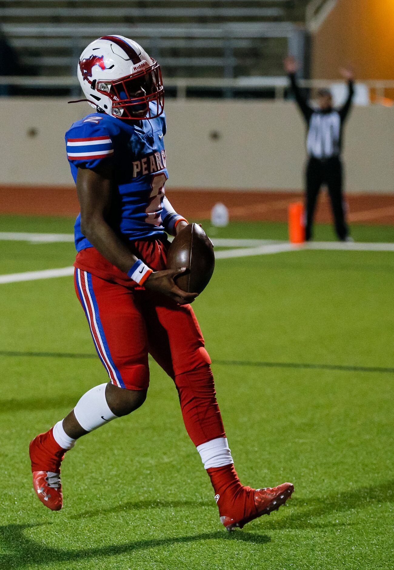 JJ Pearce senior running back Tyriq Stubbs (2) scores a touchdown during the first half of a...