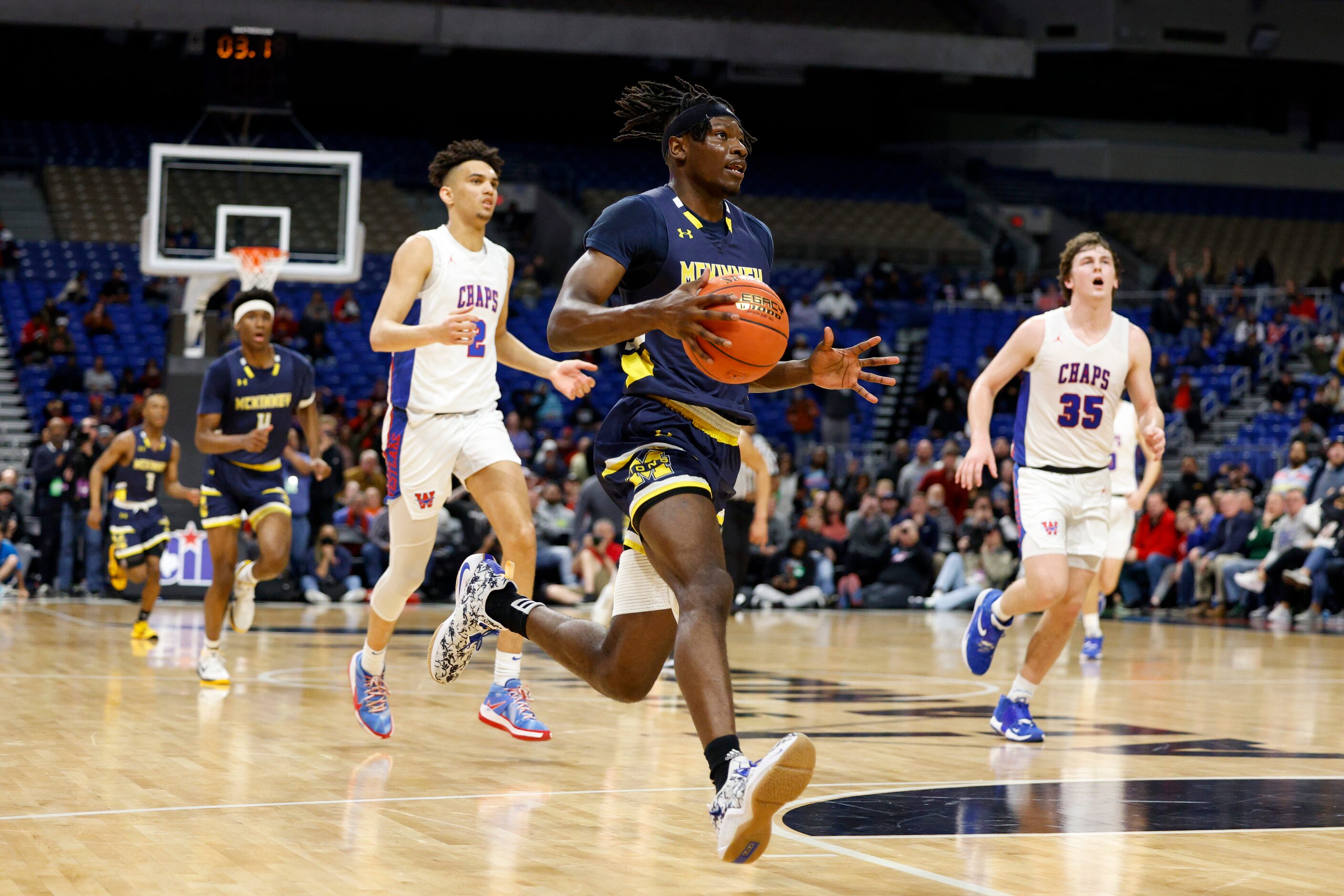 McKinney guard Alex Anamekwe (14) drives down the court for the game-winning dunk as Austin...