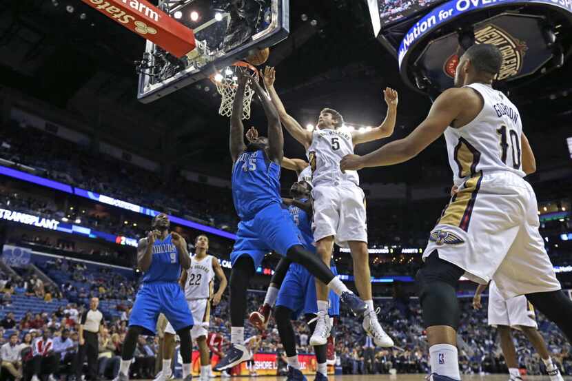 Dallas Mavericks center DeJuan Blair (45) goes to the basket against =New Orleans Pelicans...