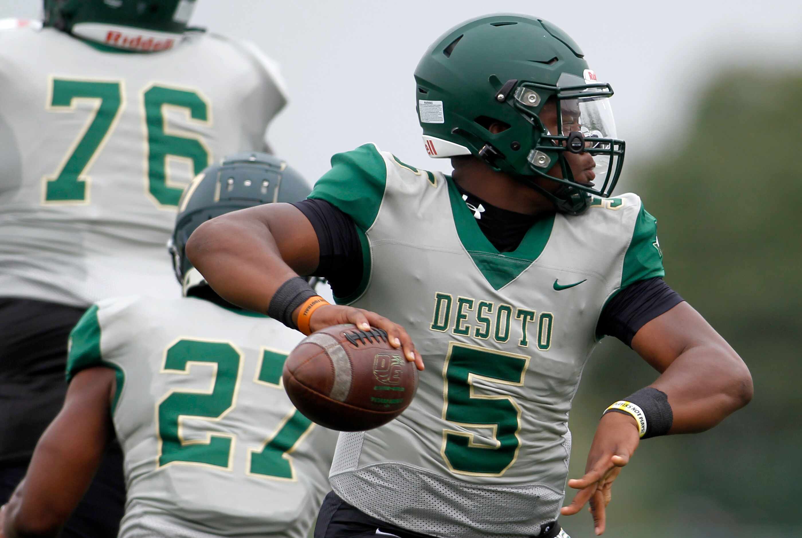 DeSoto quarterback Darius Bailey (5) launches a pass during first half action against...