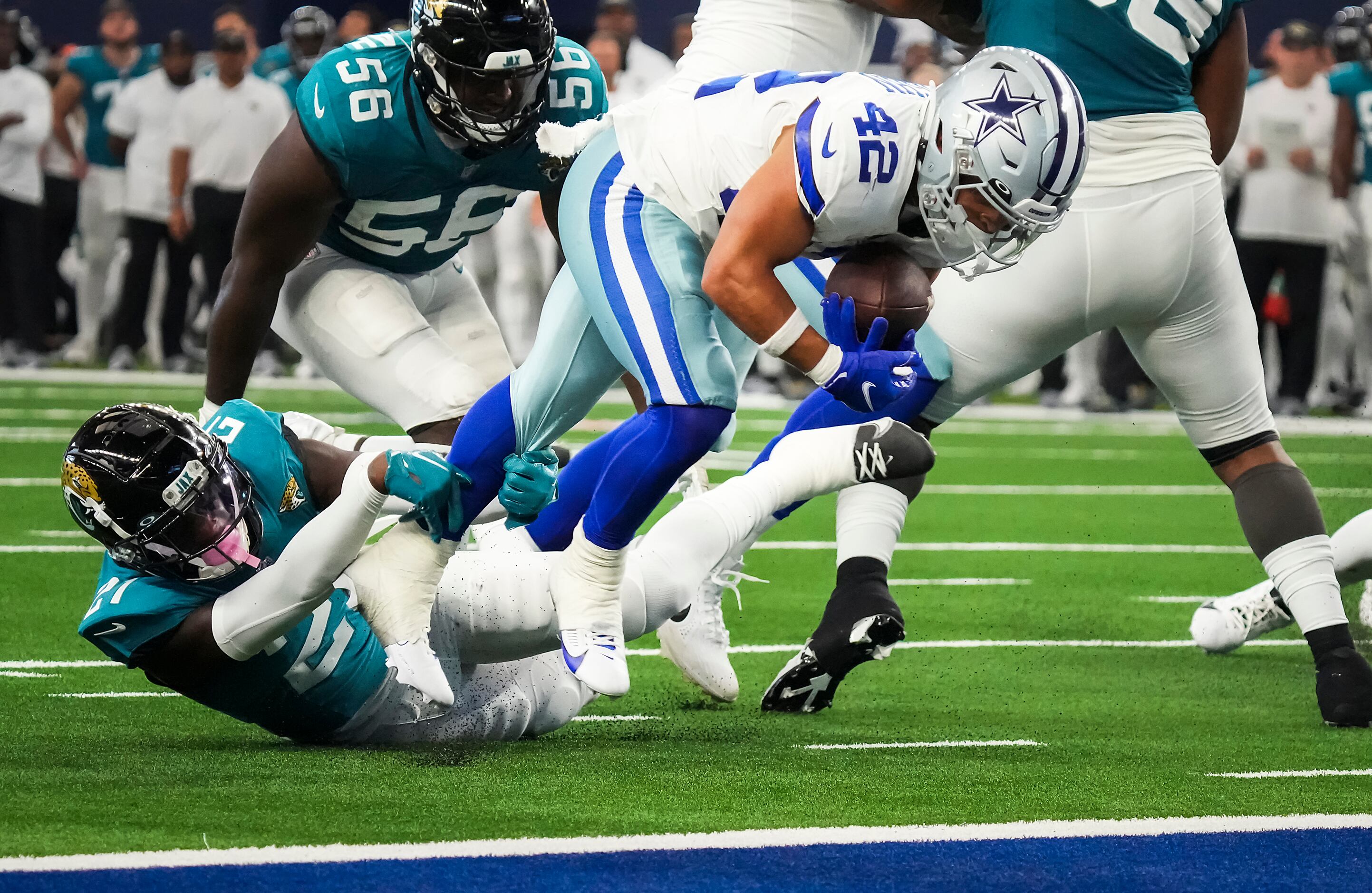 5 ft. 6 Cowboys RB Deuce Vaughn scores TD vs. Jaguars in Week 1 of