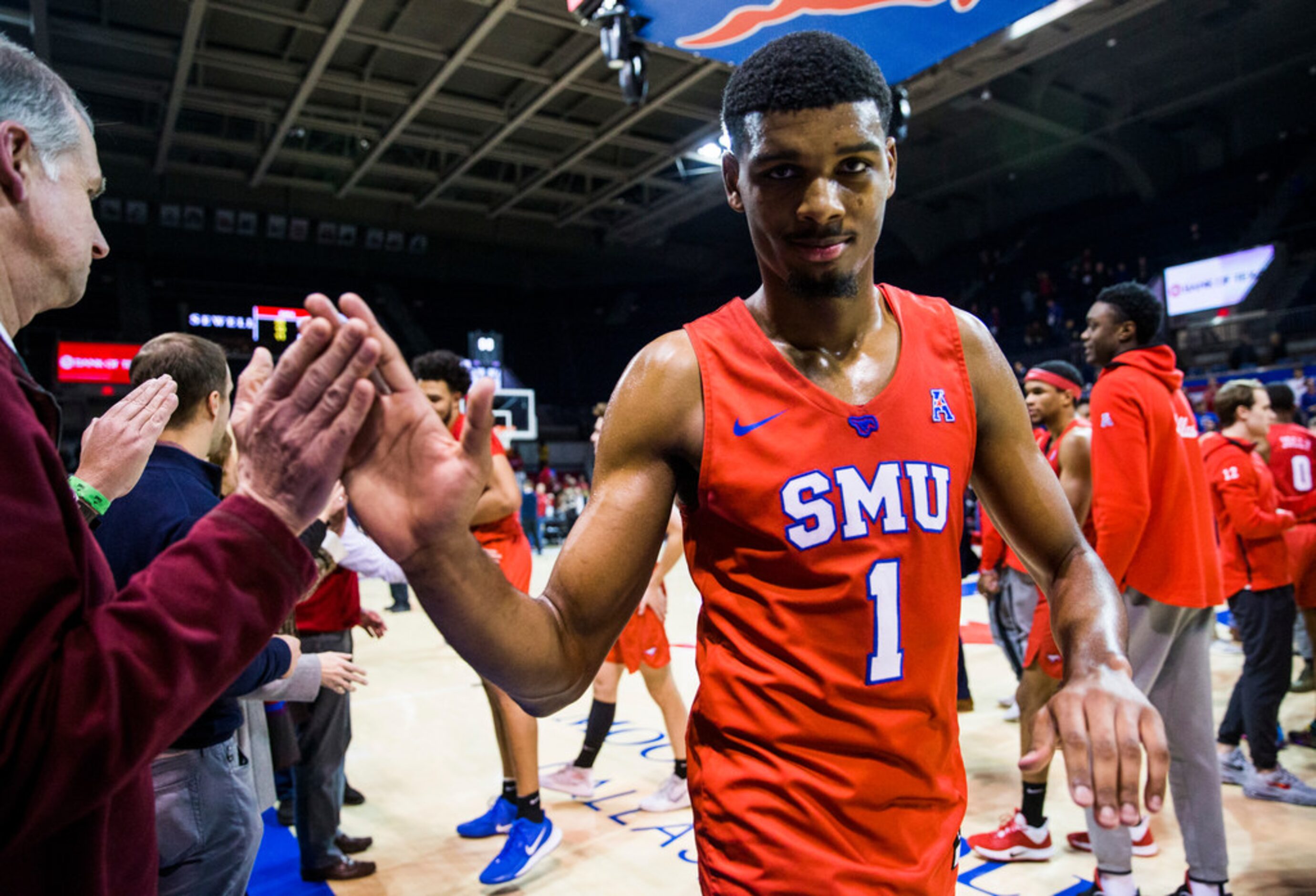 Southern Methodist Mustangs forward Feron Hunt (1) gets high-fives after an NCAA basketball...