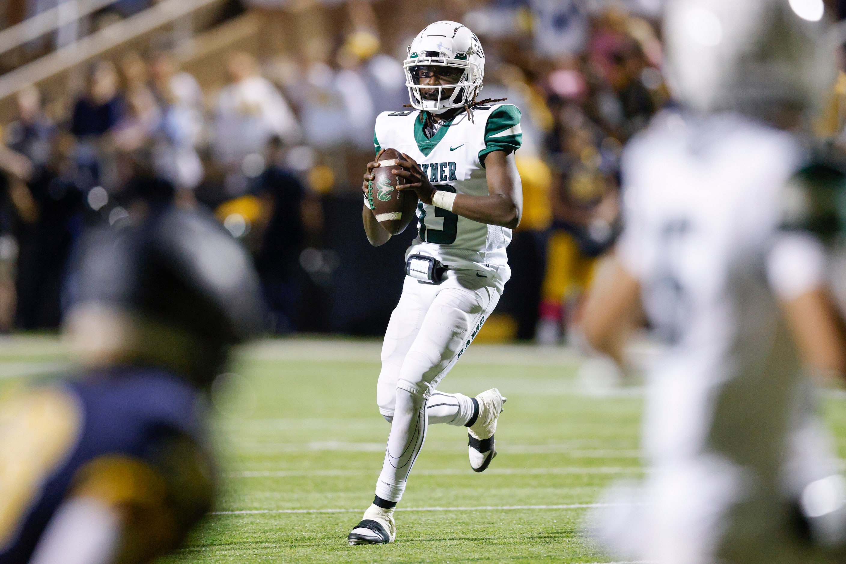 Richardson Berkner quarterback Demarcus Calhoun (13) looks to pass the ball during the...