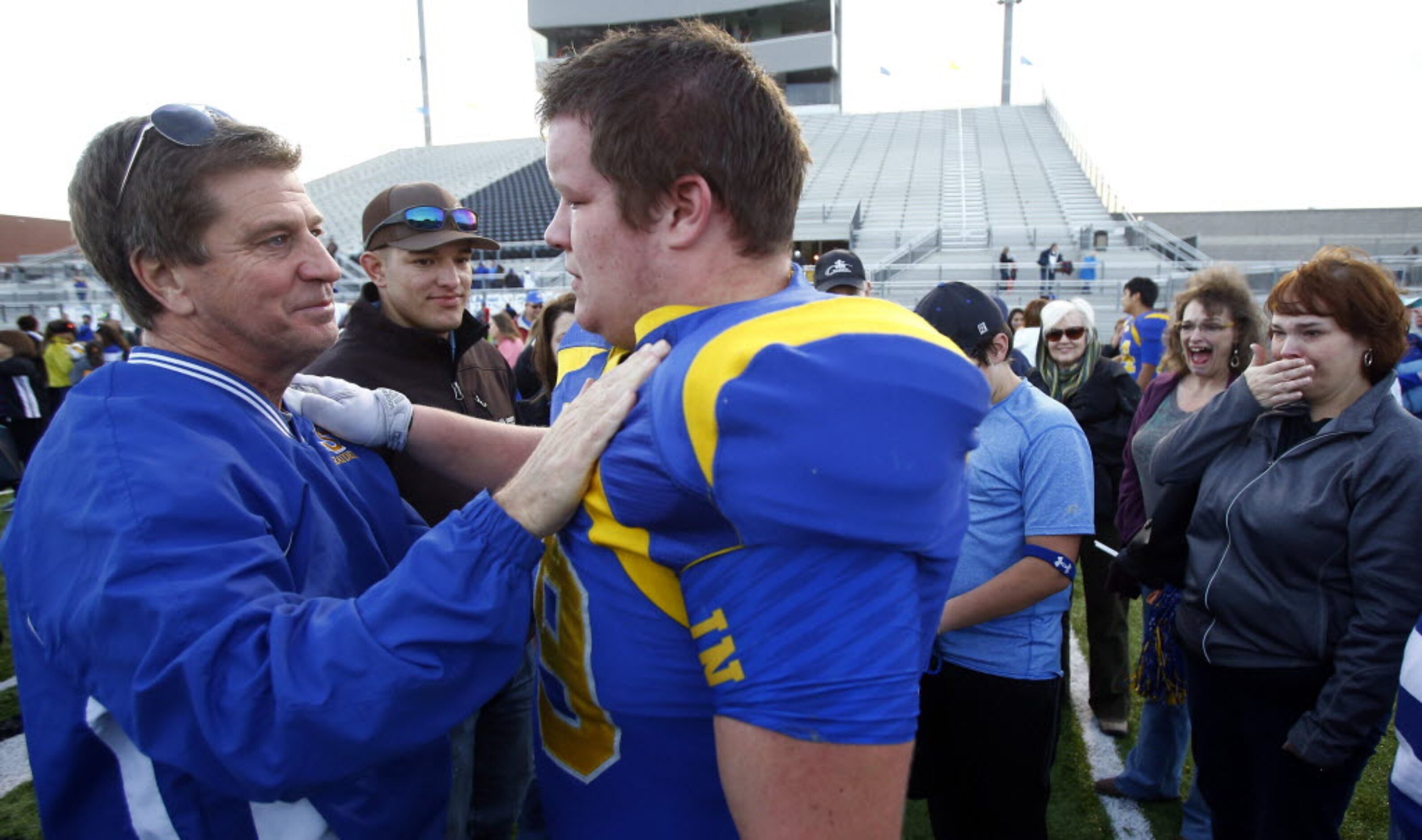 TXHSFB Sunnyvale superintendent Doug Williams talks with Wade Cookston (79) following their...