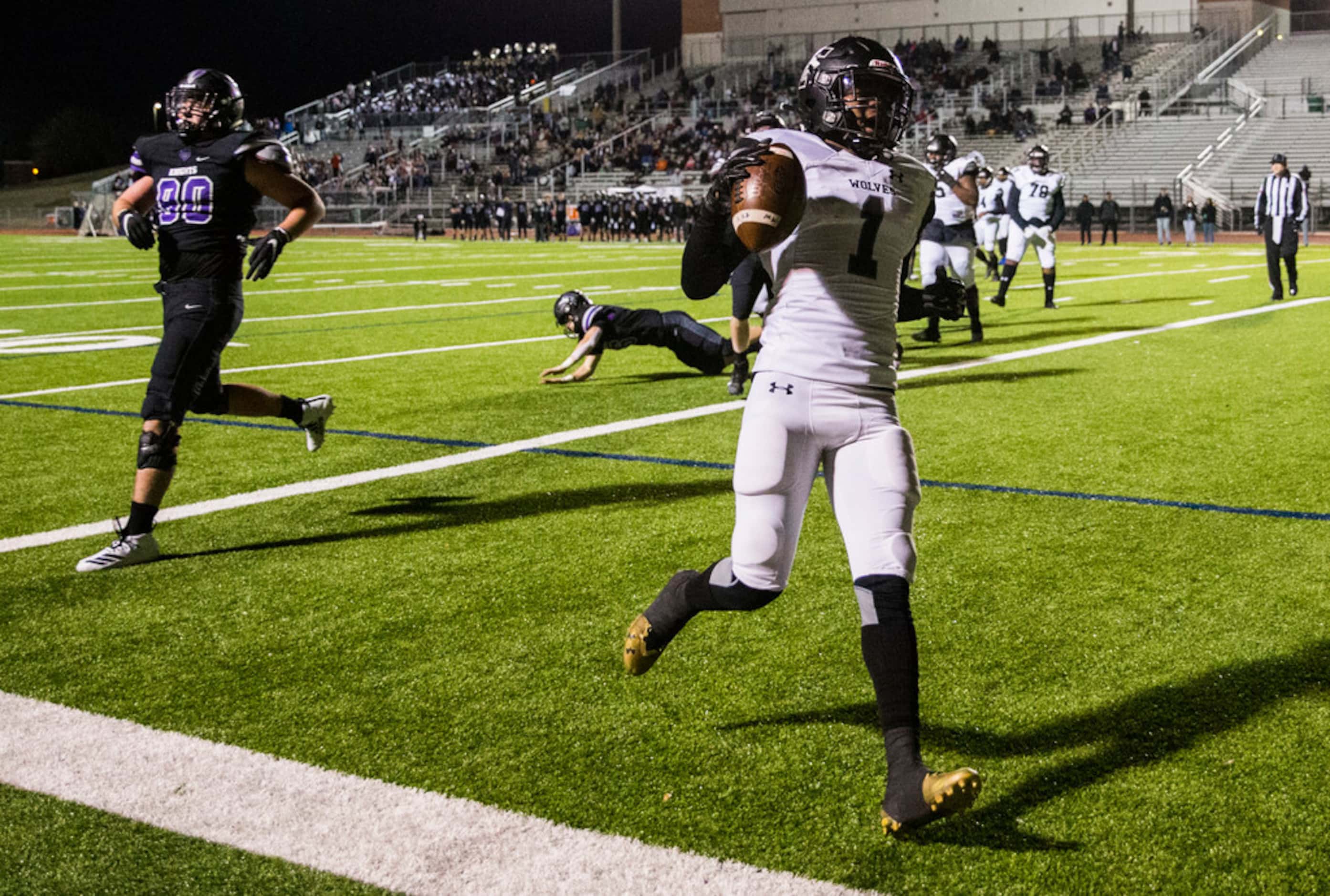 Mansfield Timberview running back Stacy Sneed (1) runs to the end zone for a touchdown...